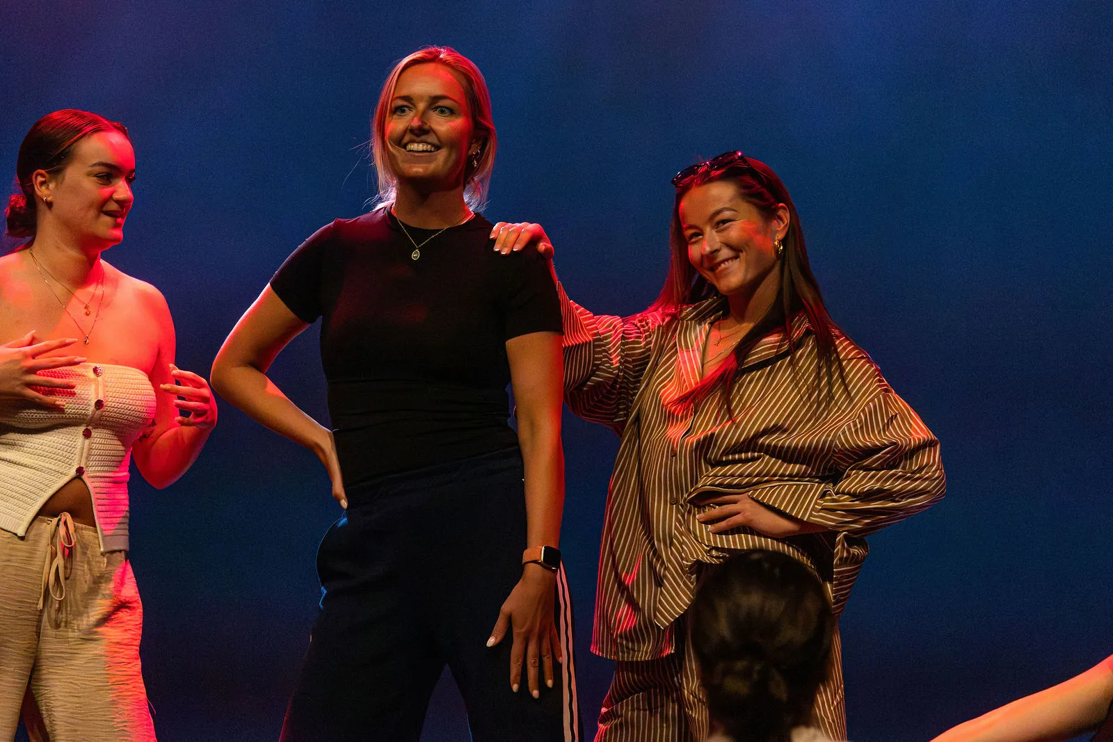 Leerlingen van Dansstudio Maaike op het podium tijdens de eindvoorstelling in het Zaantheater